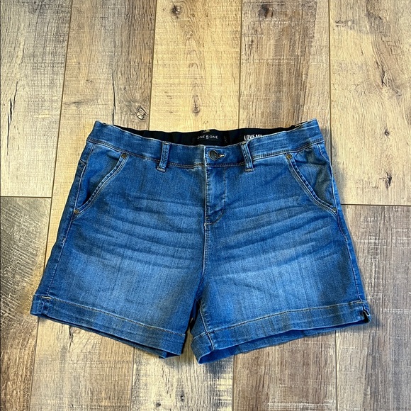 one 5 one Pants - One 5 One Goddess Fit Love My Fit Jean Shorts Size 10/30